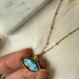 Collier Mahakali Labradorite ou Pierre de lune arc-en-ciel - Braderie Parfaites
