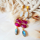 Boucles d’oreilles RATRI en pierre de lune, rubis indien & labradorite – Intuition et énergie féminine