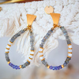 Boucles d’oreilles LEELA en labradorite, nacre & tanzanite – Douceur et élévation spirituelle