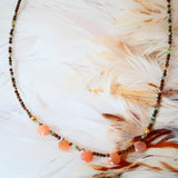 Collier AAROHI en chrysoprase et pierre de lune orangée – Énergie & douceur