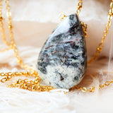 Collier CHAITANYA - Astrophyllite - Transformation et Protection