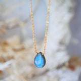 Collier Nora Éclat Céleste – Labradorite ou Pierre de Lune arc-en-ciel