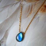 Collier Nora Éclat Céleste – Labradorite ou Pierre de Lune arc-en-ciel