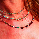 Collier DEEPTI Ginandger turquoise porté en superposition - citrines et turquoises, look estival bijoux pierres naturelles
