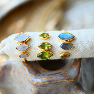 Bague Dina labradorite péridot pierre de lune lithothérapie protection vitalité intuition Ginandger
