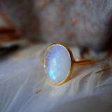 Bague réglable pierre de lune arc-en-ciel Mukti