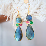 Boucles d’oreilles VANA en labradorite, onyx vert & tourmaline rose – Harmonie et protection
