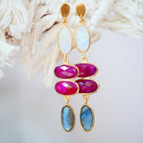 Boucles d’oreilles RATRI en pierre de lune, rubis indien & labradorite – Intuition et énergie féminine