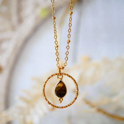 Collier Clémentine œil de tigre lithothérapie force protection confiance Ginandger
