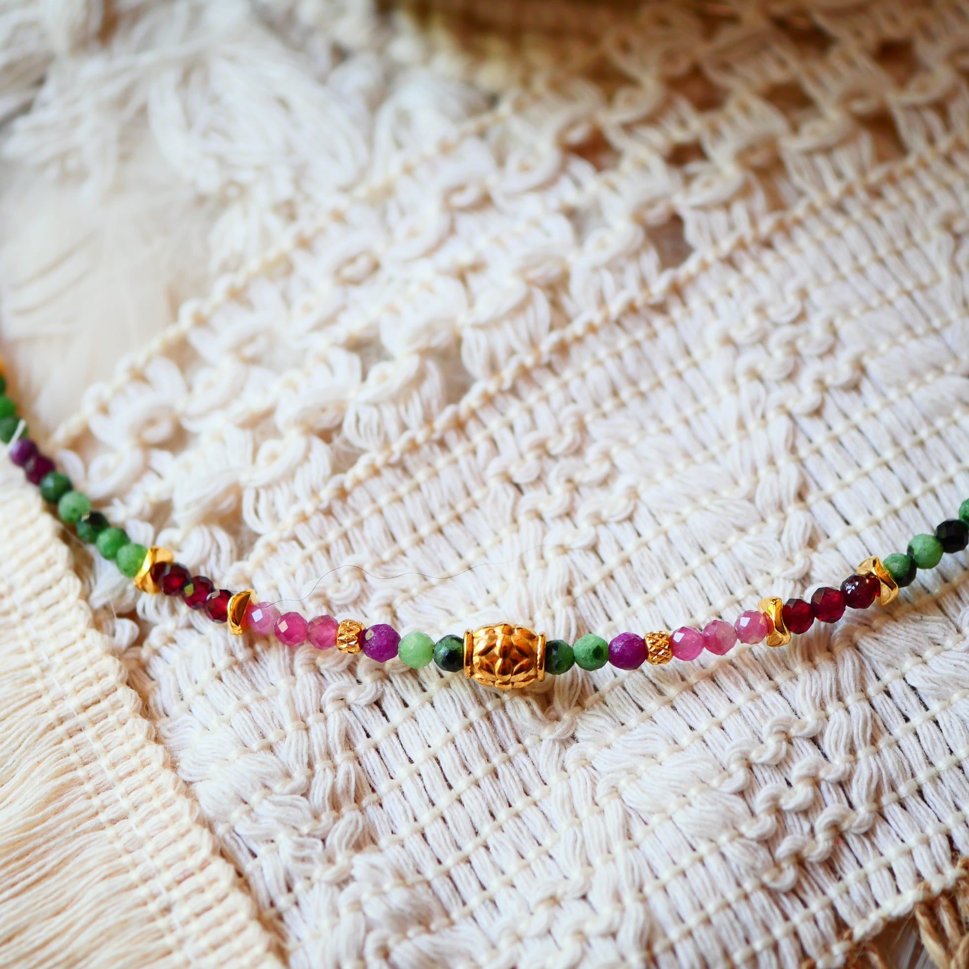 Collier grenat rubis zoïsite tourmaline lithothérapie courage douceur transformation Ginandger