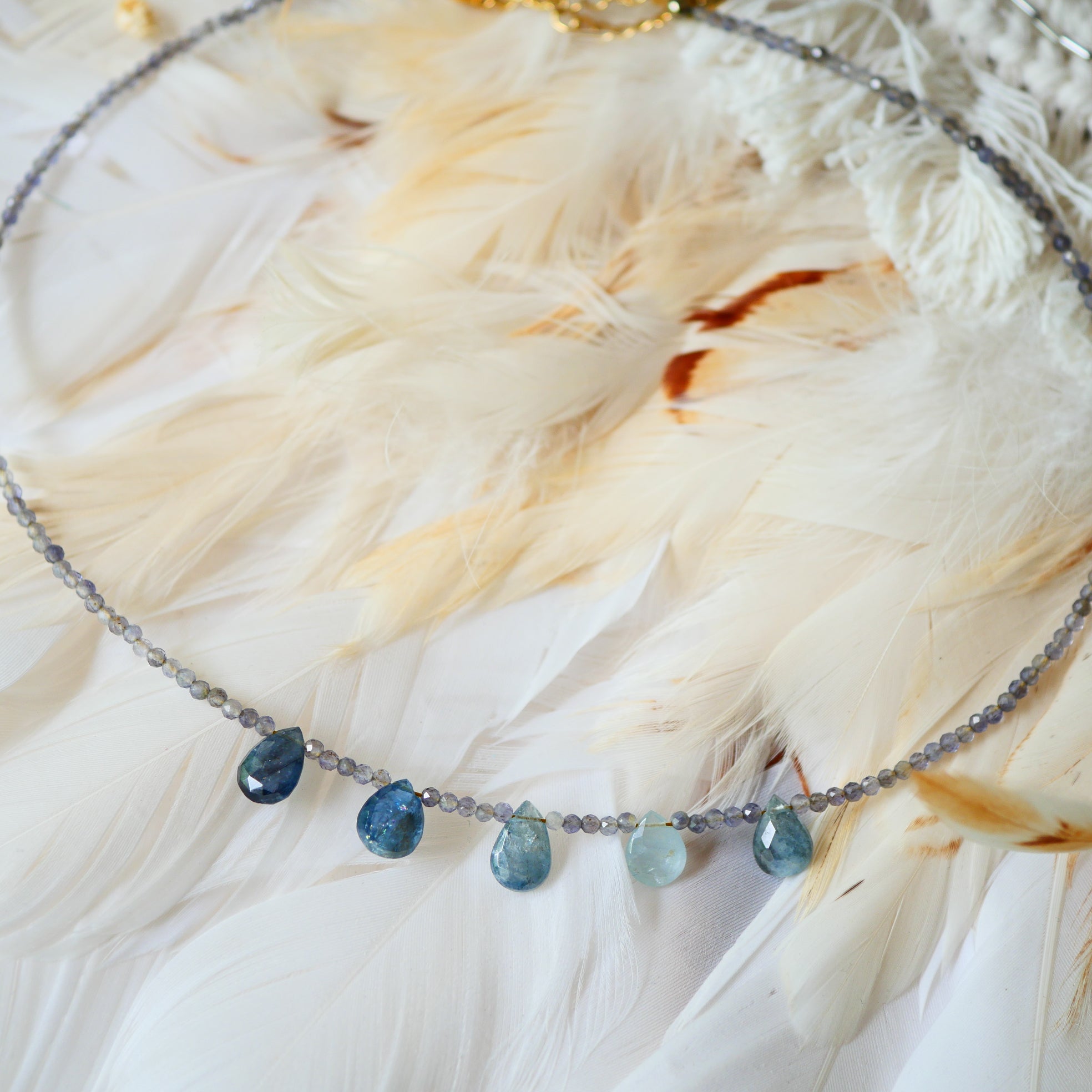 Collier Dhruvi iolite aigue marine lithothérapie clarté vision sérénité Ginandger
