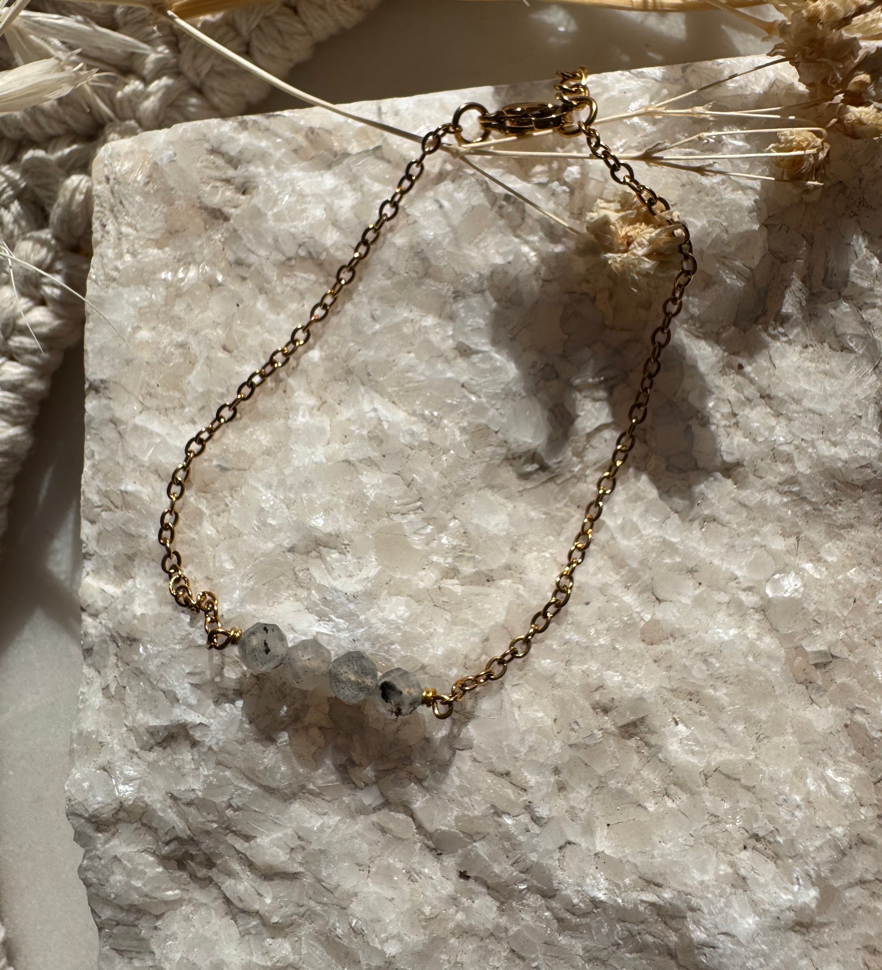 Bracelet Camille Grenat ou Labradorite - Parfaites Imparfaites
