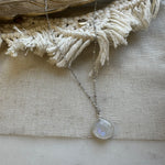 Collier Justine pierre de lune argenté lithothérapie féminité intuition douceur Ginandger
