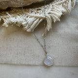 Collier Justine pierre de lune argenté lithothérapie féminité intuition douceur Ginandger
