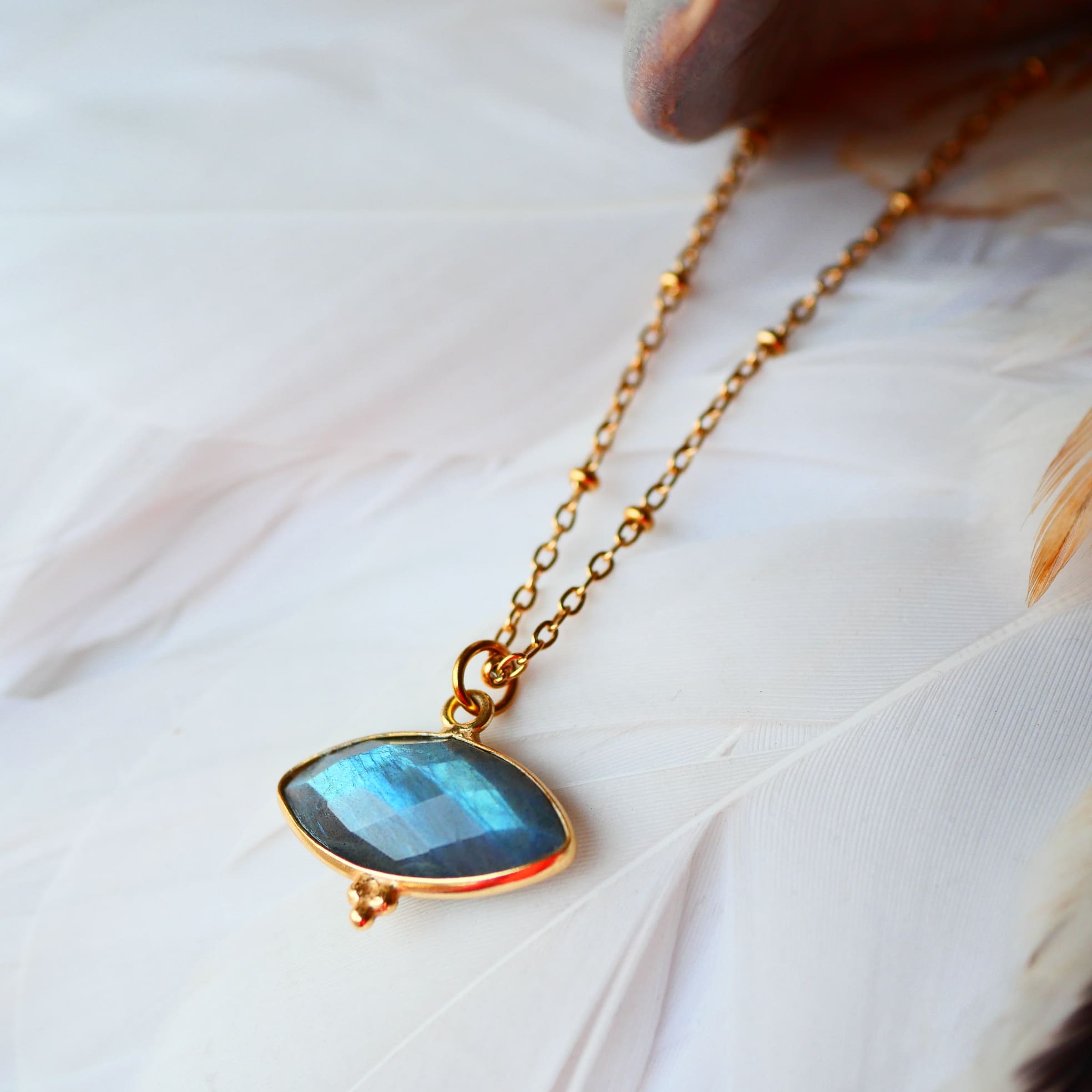 Collier Mahakali œil labradorite lithothérapie vigilance clarté bouclier énergétique Ginandger
