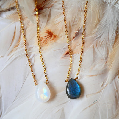 Collier Nora labradorite pierre de lune lithothérapie protection intuition féminité Ginandger
