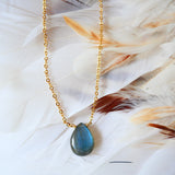 Collier Nora Éclat Céleste – Labradorite ou Pierre de Lune arc-en-ciel