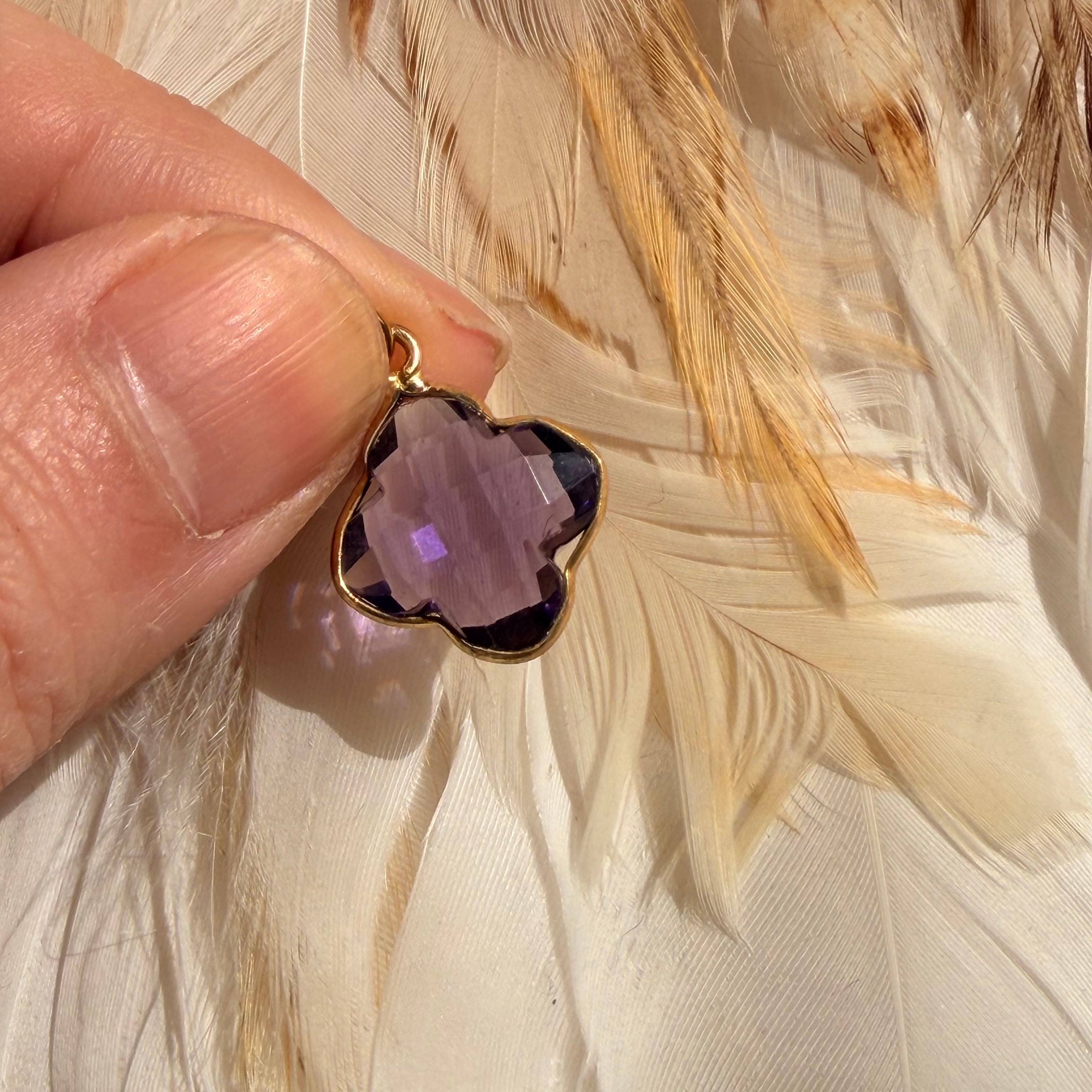Halskette Subhagya Amethyst oder Regenbogenmondstein – Perfekte Unvollkommenheiten