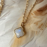 Collier Subhagya Pierre de Lune arc-en-ciel, Labradorite ou Péridot - Parfaites Imparfaites