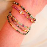 Bracelet Pallav tourmaline porté — bijou lithothérapie féminité artisanal Paris
