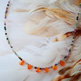 Collier Jwala version tourmaline multicolore – gros plan pierres naturelles, bijou artisanal Paris
