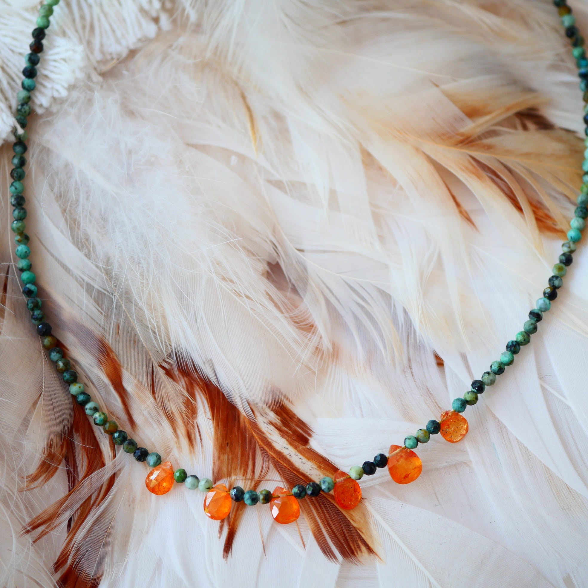 Collier Jwala version turquoise – turquoises naturelles et grenats spessartites, bijou intention passion
