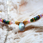 Collier Nisha – détail tourmaline et labradorite naturelles, bijou artisanal Ginandger
