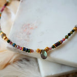 Collier Nisha – détail tourmaline et labradorite, pierres naturelles lithothérapie
