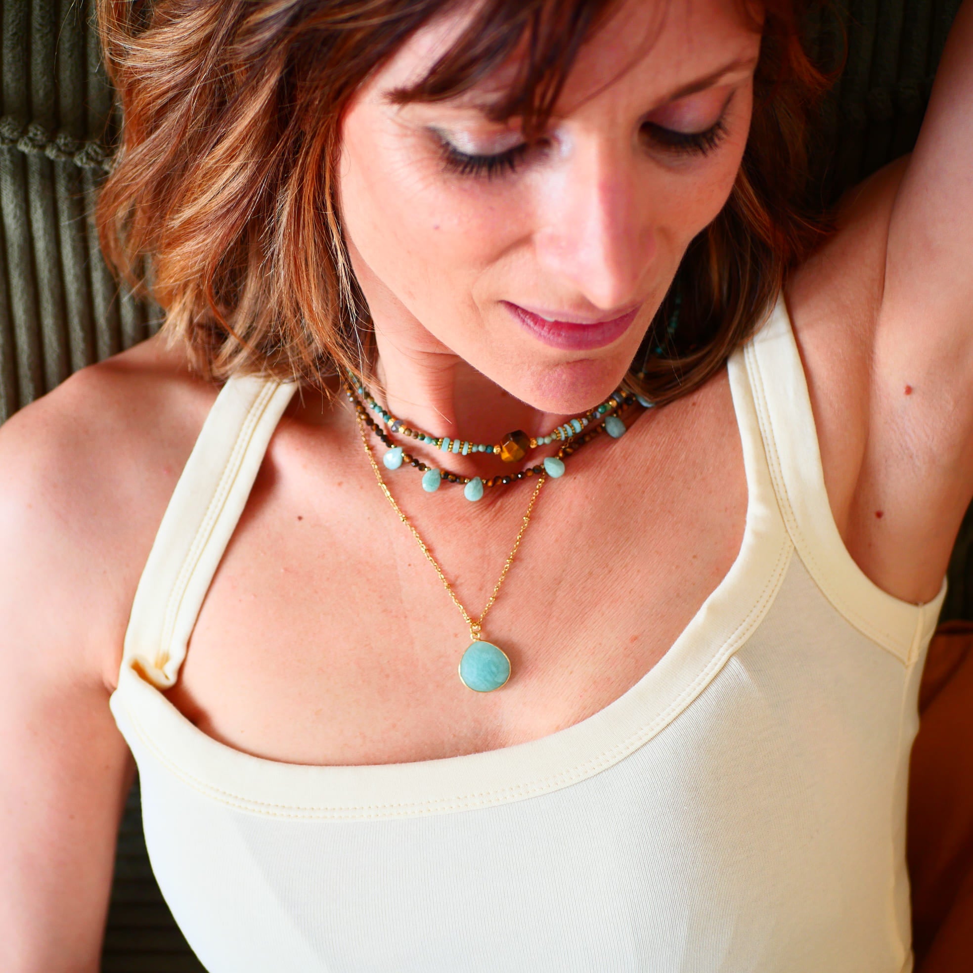 Collier Prajna – détail pierres naturelles discernement et clarté, Collection Indra Ginandger
