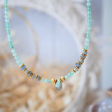 Collier Prana en situation – aventurine et labradorite naturelles, bijou artisanal Paris
