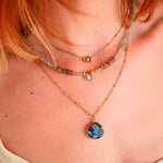 Collier Prana porté – aventurine et labradorite naturelles, bijou pierres naturelles Paris
