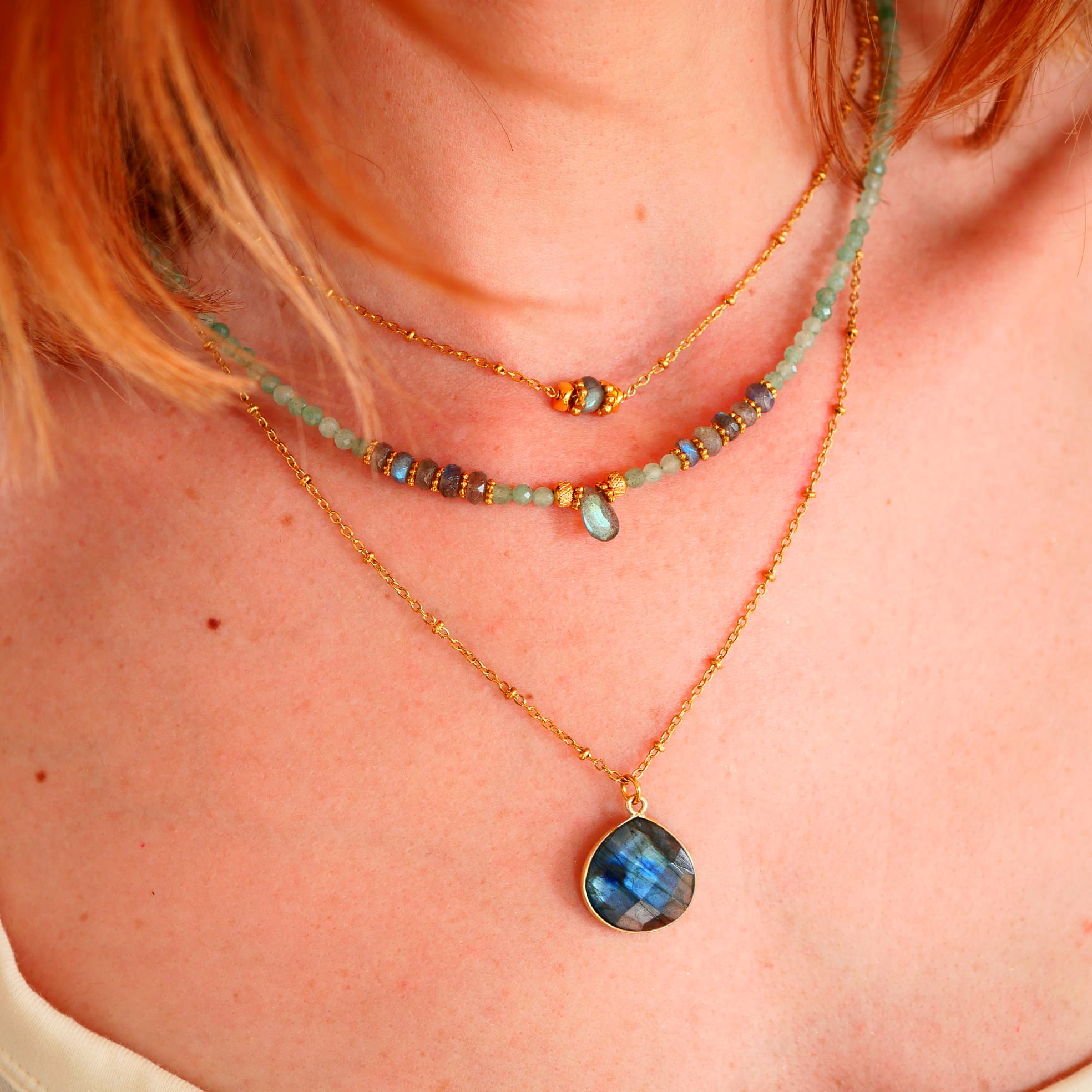 Collier Prana porté – aventurine et labradorite naturelles, bijou pierres naturelles Paris

