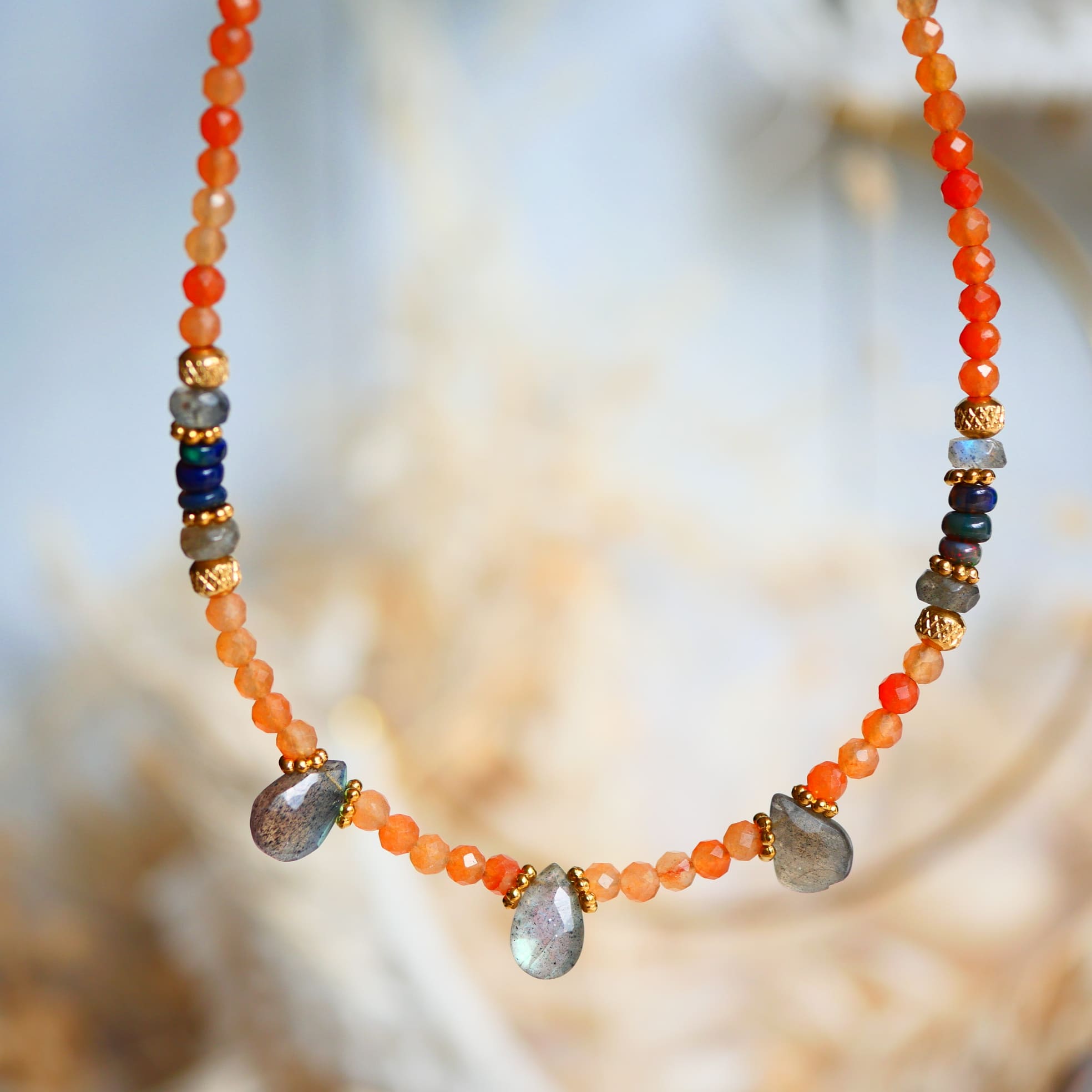 Collier Shakha – aventurine rouge labradorite et opale noire naturelles, bijou lithothérapie Ginandger
