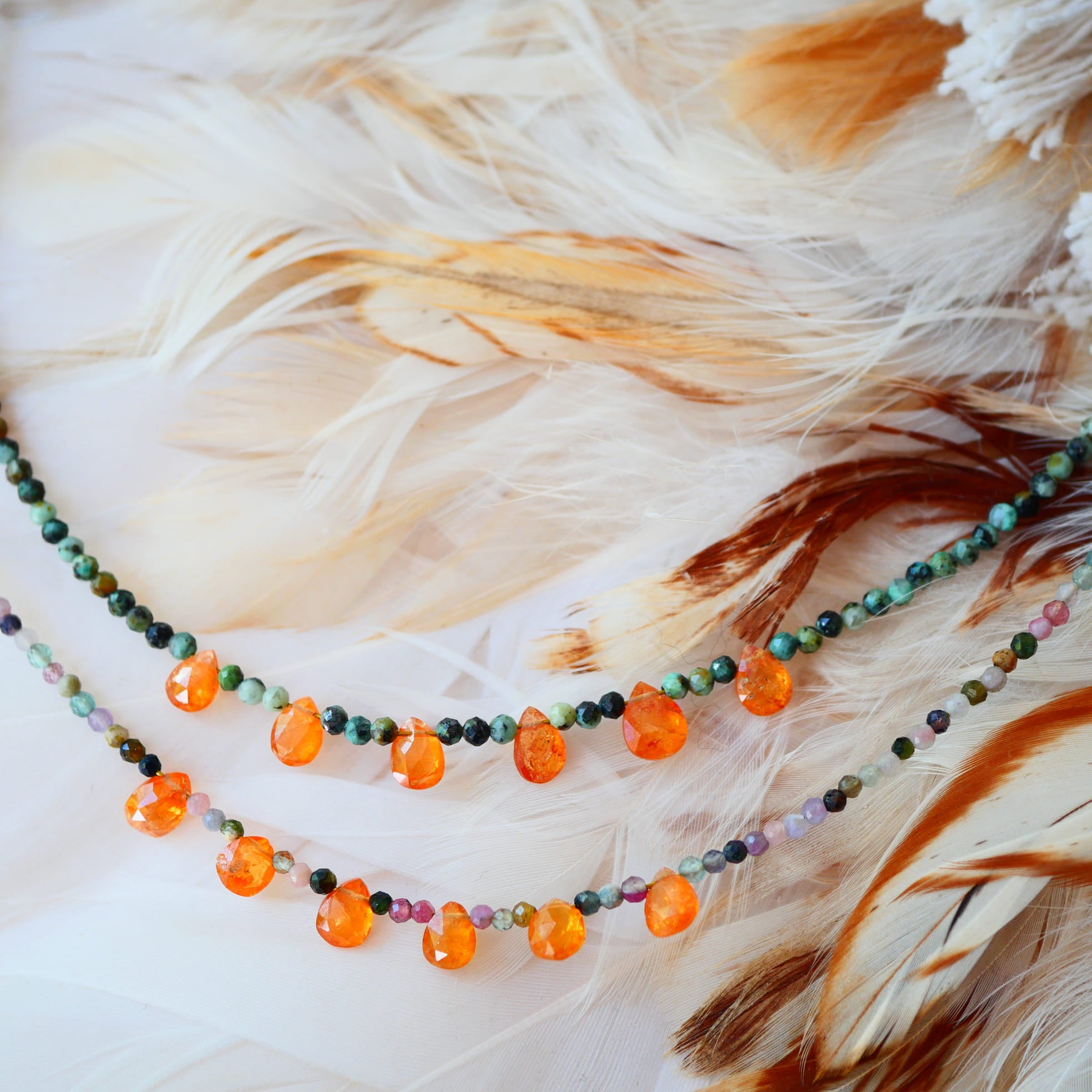 Collier Jwala – tourmalines multicolores et grenats spessartites, bijou lithothérapie fait main à Paris
