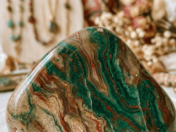 Agate Indienne : Propriétés, Bienfaits et Bijoux